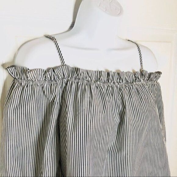 Lily White Off Shoulder Ruffle Top Grey Stripe M - Picture 6 of 9